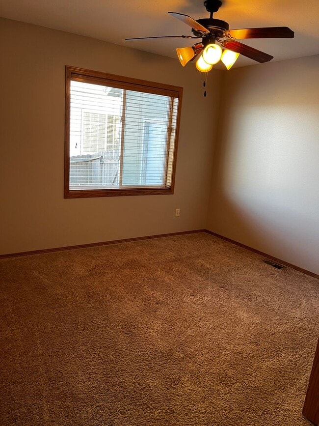 Building Photo - 3 Bed/2 Bath West Side Home!