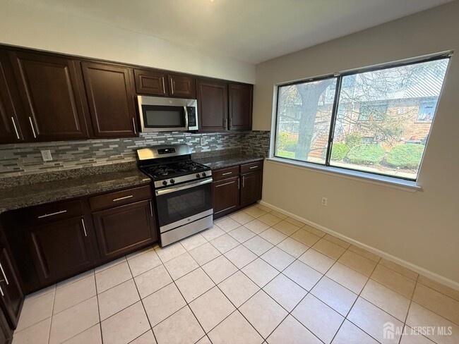 Building Photo - 1502 Edison Glen Terrace