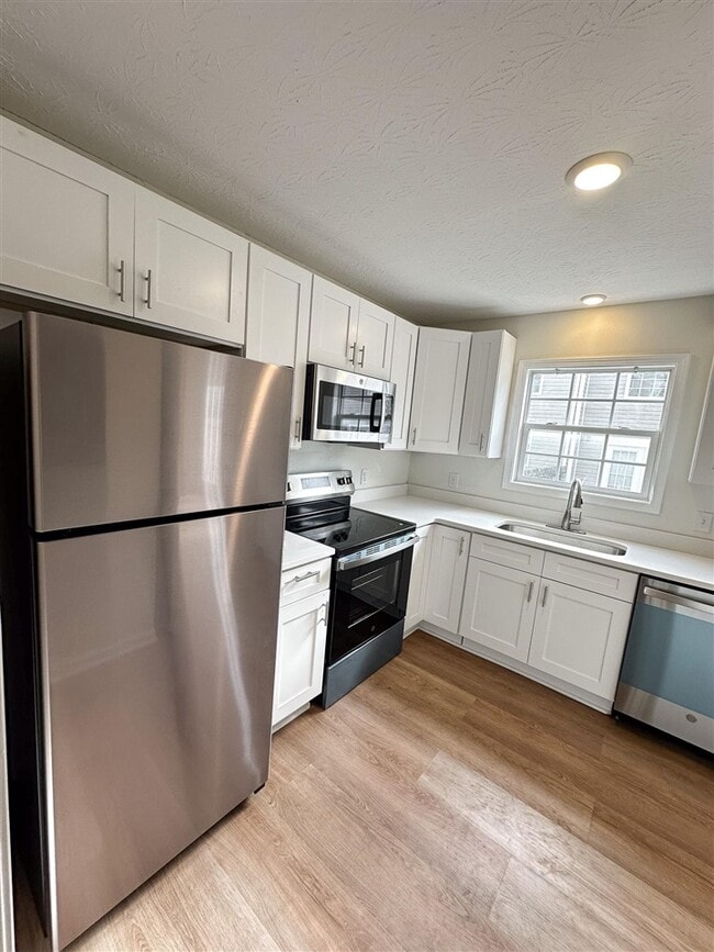 Building Photo - 1225 N Lee Dr