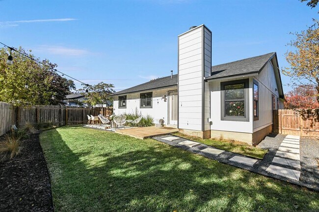 Building Photo - 3705 Alexandria Dr