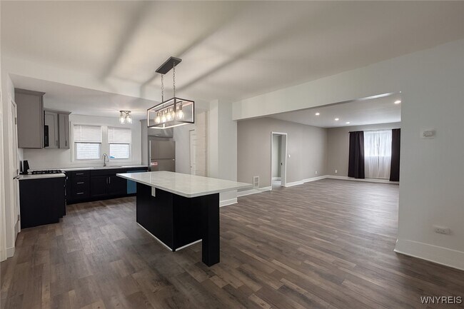 Building Photo - 1133 Hertel Ave
