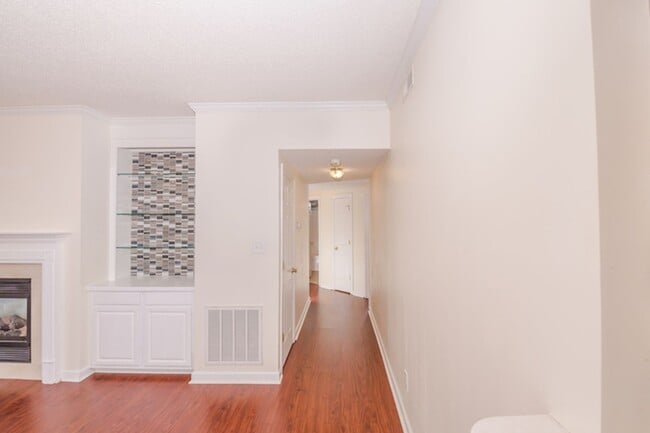 Building Photo - Beautiful Condo in Virginia Beach