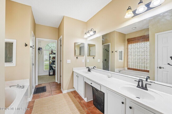 Building Photo - 1629 Sandy Springs Dr
