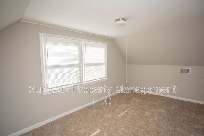 Building Photo - 11 Sedgwick Ln