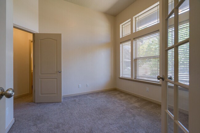 Building Photo - 3 Bedroom Plus Office in The Knolls at Little Valley