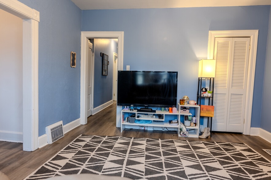Soaring ceilings add to the generous proportions of this living room. - 1534 N Marshall St