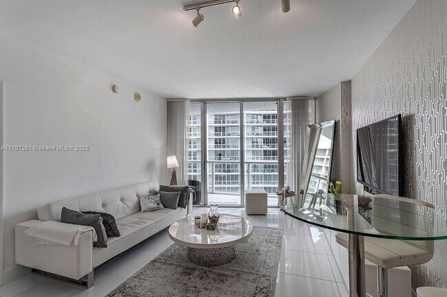 Building Photo - 495 Brickell Ave