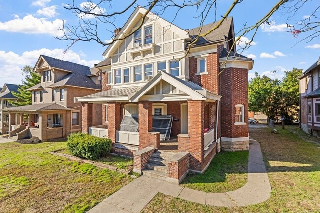 Massive 13-Bedroom House with huge Privat... - Massive  13-Bedroom House with huge Privat...
