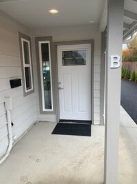 Building Photo - 619 Elizabeth St