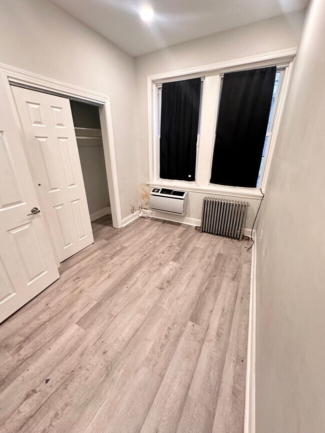 Building Photo - 4931 Walnut St