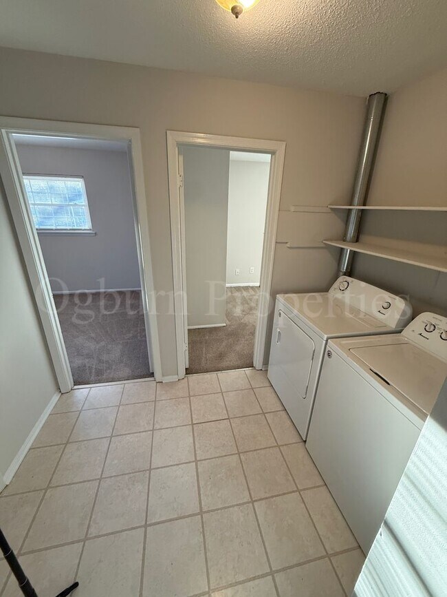 Building Photo - 2725 Laguna Ave