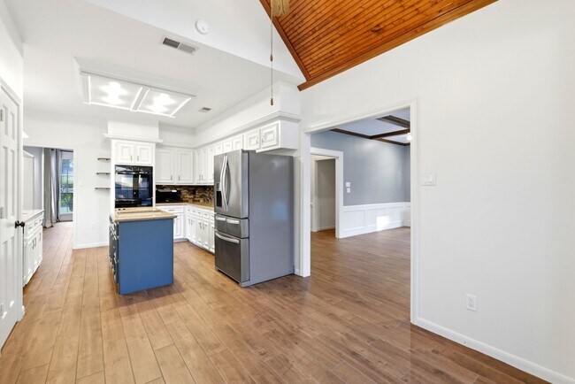 Building Photo - 5626 Spring Lodge Dr