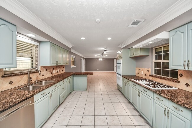 Building Photo - 4402 Ludwig Ln