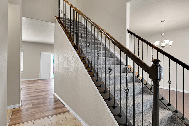 Building Photo - $2,650 - 4 Bed, 2.5 Bath Home with Fenced ...