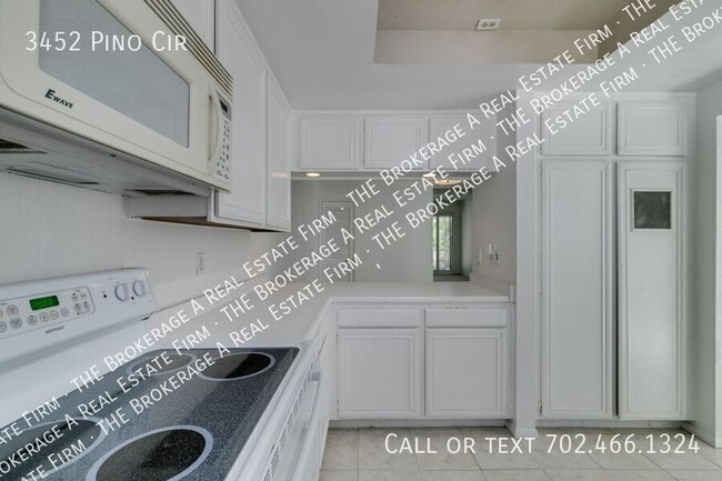 Building Photo - 3452 Pino Cir
