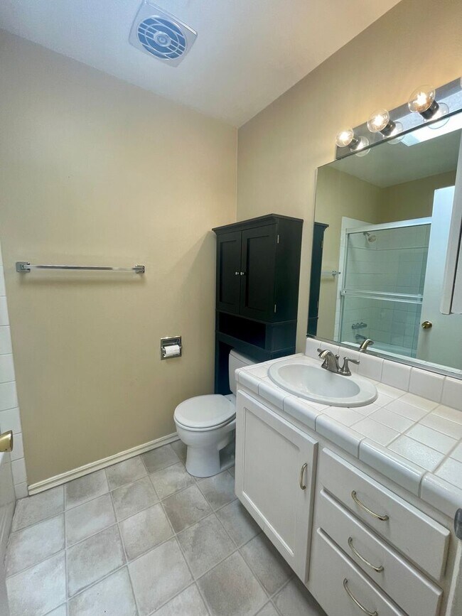 Building Photo - 1061 Via Regina