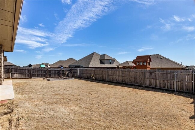 Building Photo - 4104 SE 38th St