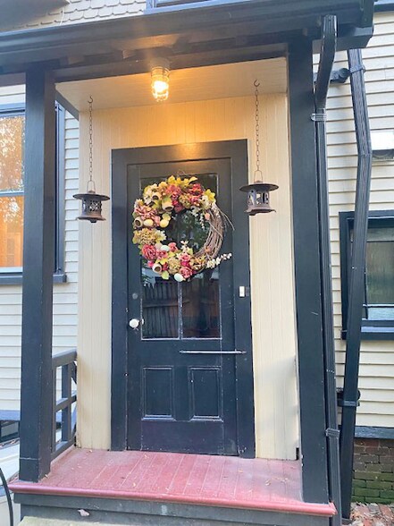 Building Photo - 38 Keene St