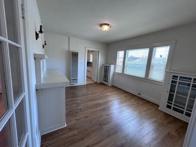 Building Photo - CM530L