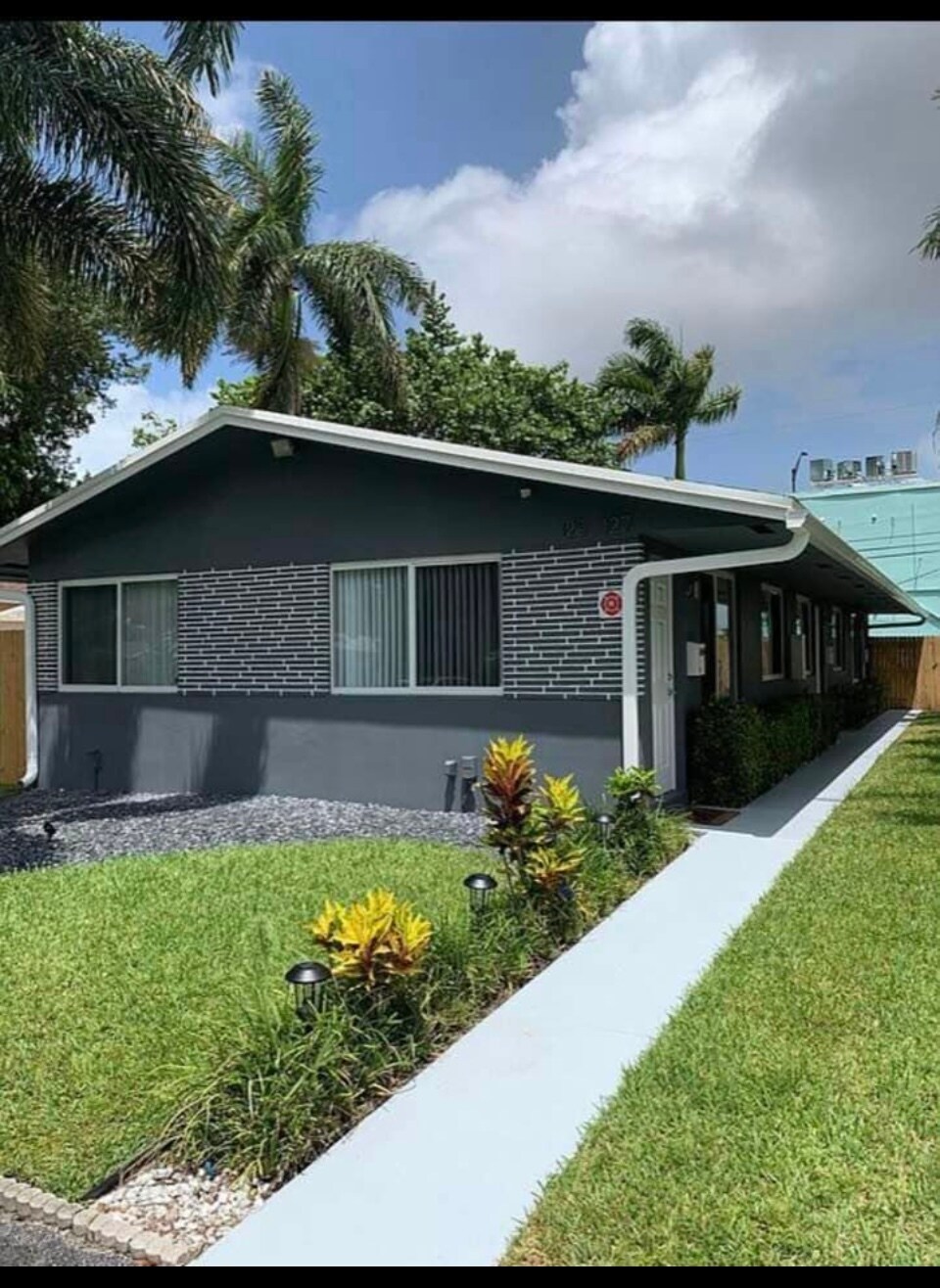 Building Photo - 125 NE 30th Ct