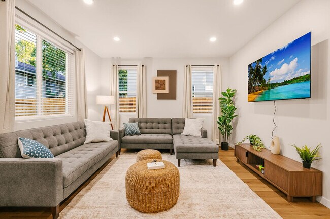 Primary Photo - 3202 NW Division St