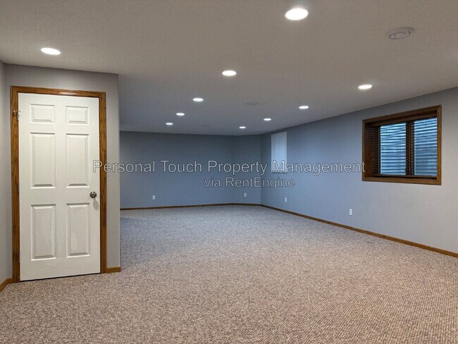 Building Photo - 3539 Woodbury Ct S