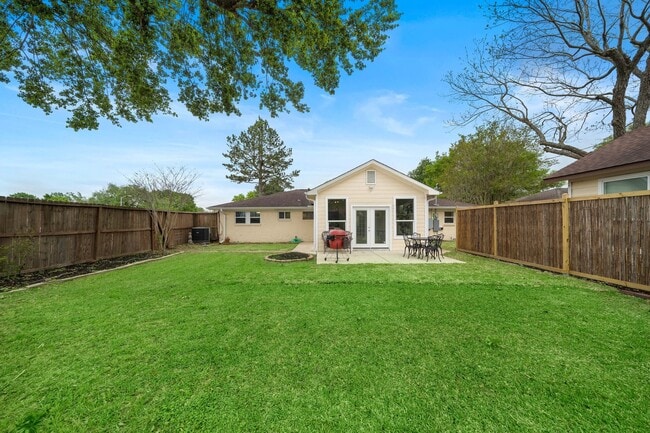 Building Photo - 5802 Effingham Dr