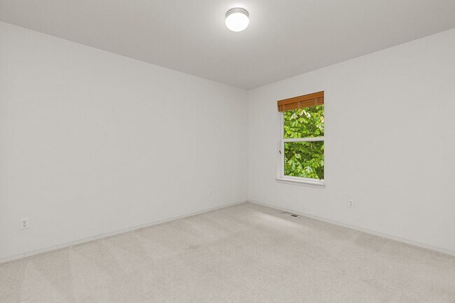 Building Photo - Stunning 3 bed, 2.5 bath home in desirable Bothell neighborhood