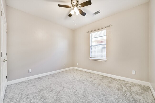 Building Photo - 1712 Hidden Brook Ln