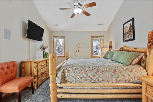 Building Photo - 130 Par Dr