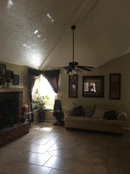 Building Photo - 2420 Juliette Low Dr