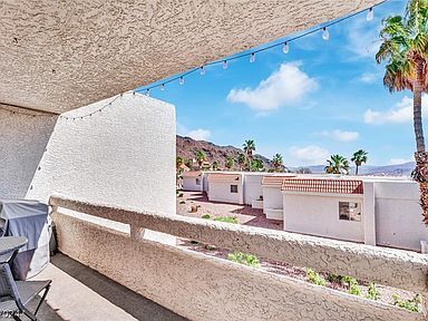 Building Photo - Overlooking the waters of Lake Mead, this ...