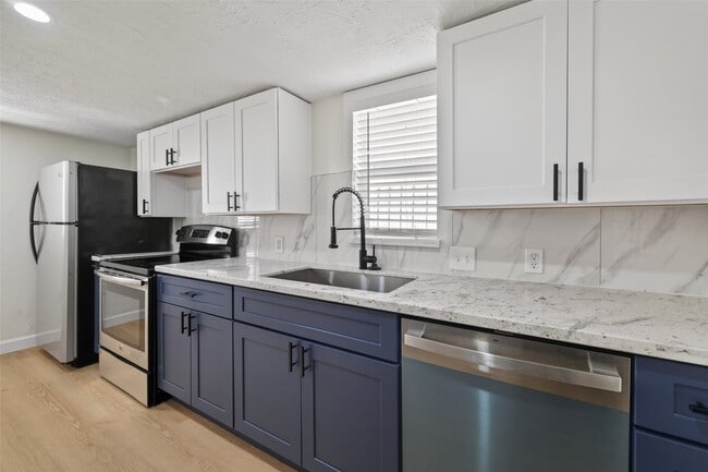 Building Photo - 2118 Webster St