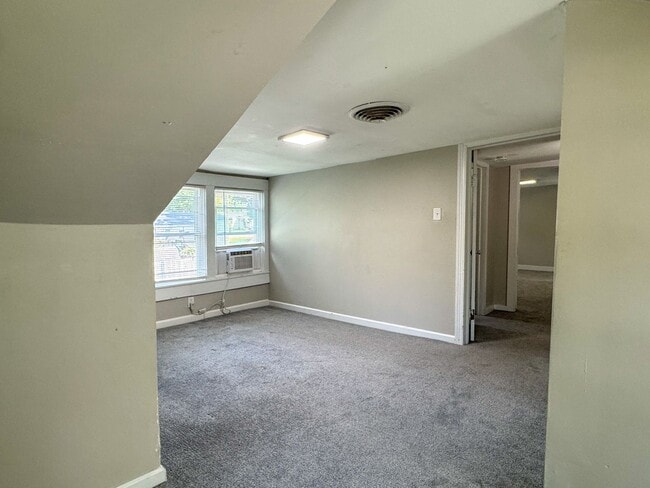 Building Photo - 511 N 6th Ave