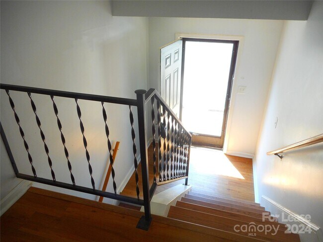 Building Photo - 10921 Hunter Trail Ln