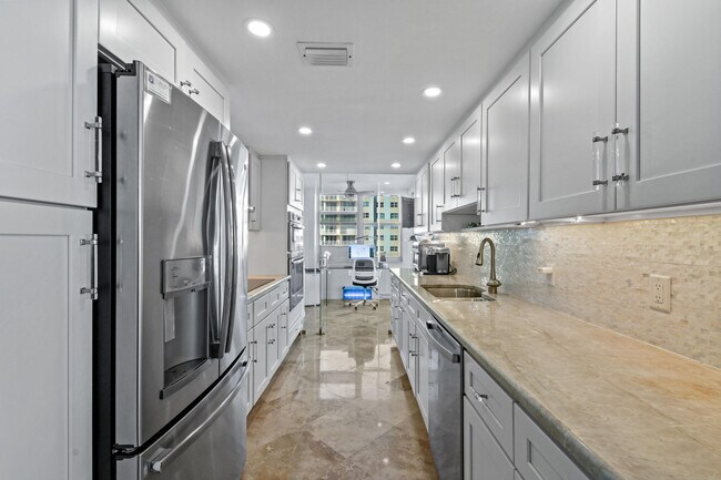 Building Photo - 3546 S Ocean Blvd
