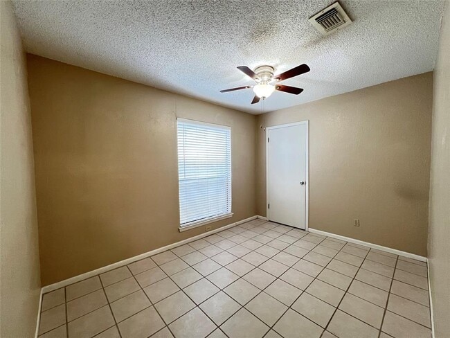 Building Photo - 13355 Water Oak Ln