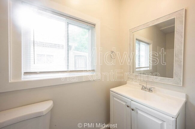 Building Photo - 2901 N Chester Ave