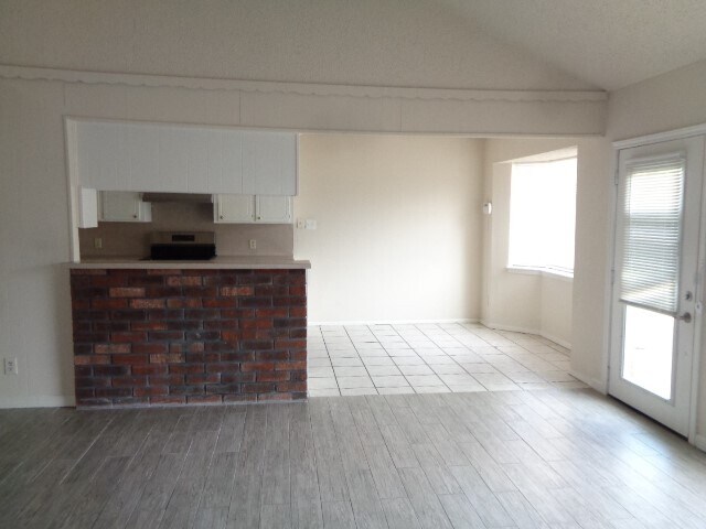 Building Photo - 22430 Meadowgate Dr