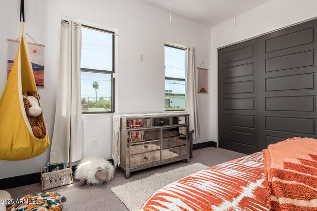Building Photo - 4413 E Montecito Ave