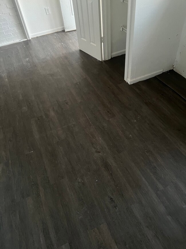 Building Photo - 518 Hope St