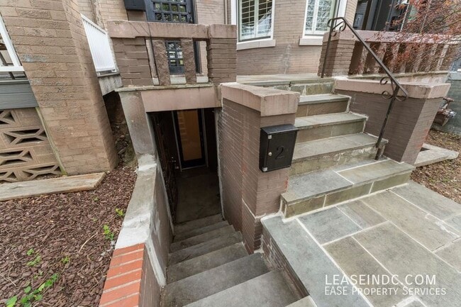 Building Photo - 2421 1st St NW