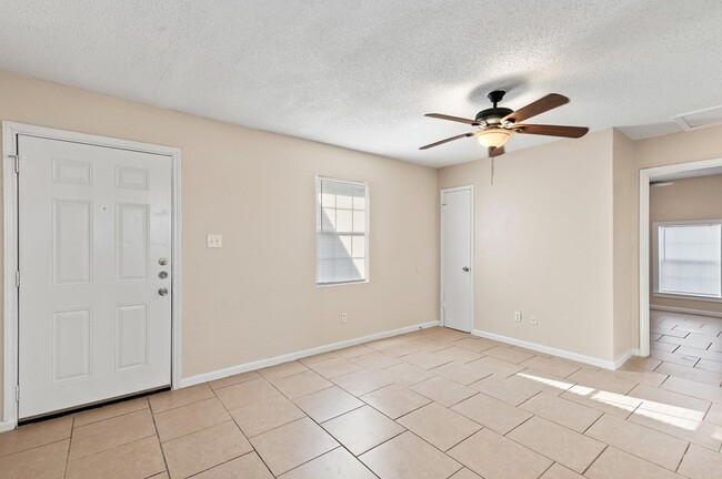 Building Photo - 410 Old Thorndale Rd