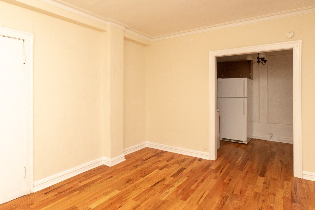 Building Photo - 1350 N Dearborn St