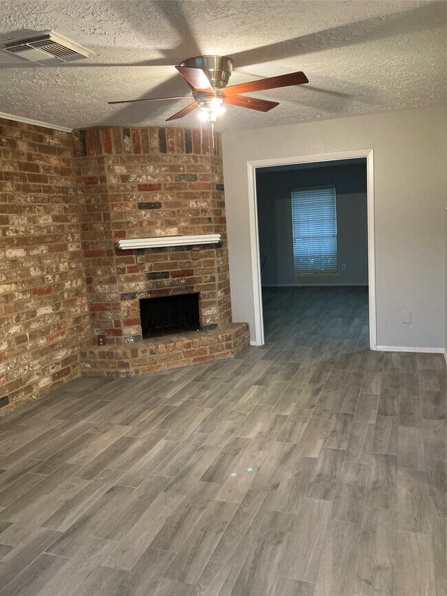 Building Photo - 3918 Laura Leigh Dr