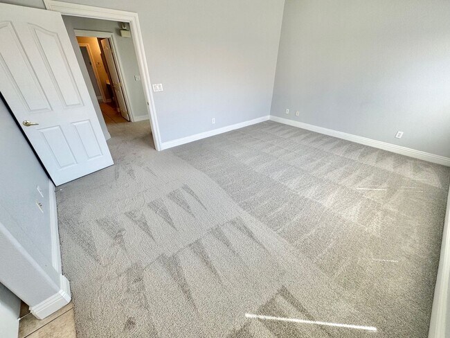 Building Photo - Stunning 4 bedroom home offering comfort and space in North Las Vegas