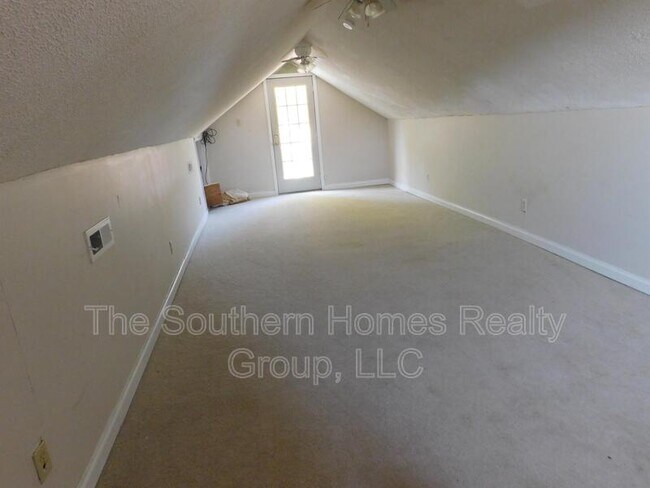 Building Photo - 706 Burn Rd