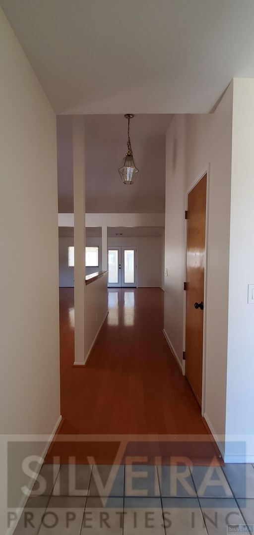 Building Photo - Lovely 3 Bedrooms 2 bath Home For Rent