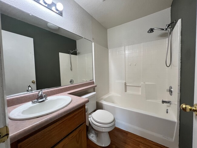 Building Photo - 308 Lake Valley Dr