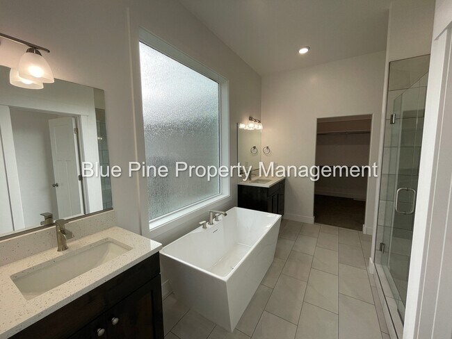 Building Photo - 6047 Cedarwood Ln